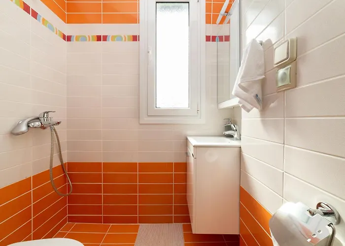 Crystal Vila Lixouri