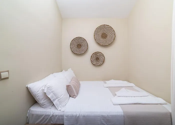 Crystal Vila Lixouri