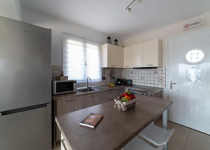 Crystal Vila Lixouri